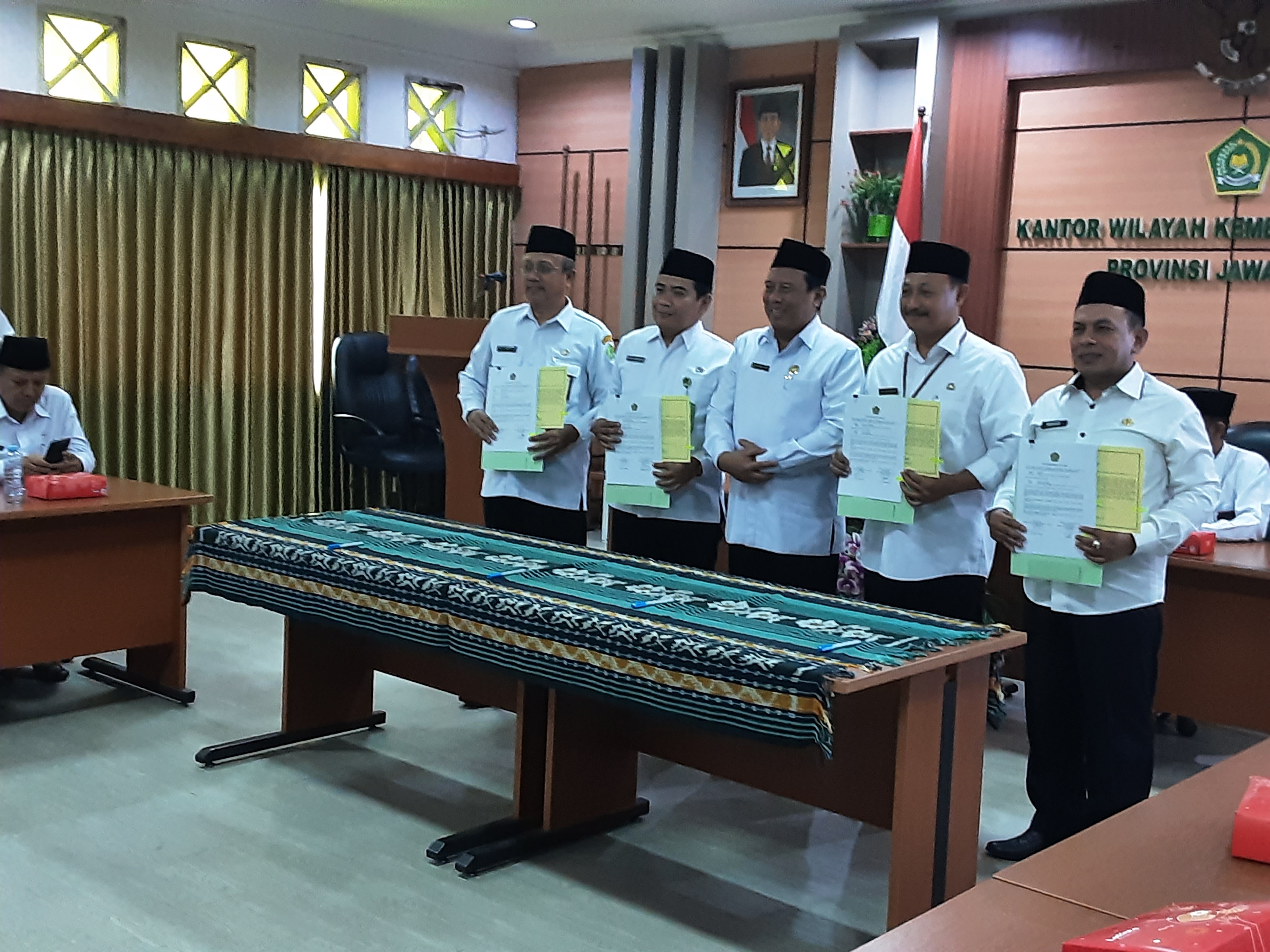 Moh. Wahib Bersama Kakankemenag Se- Jawa Timur Tandatangani Perjanjian Kinerja Dan Fakta Integritas 