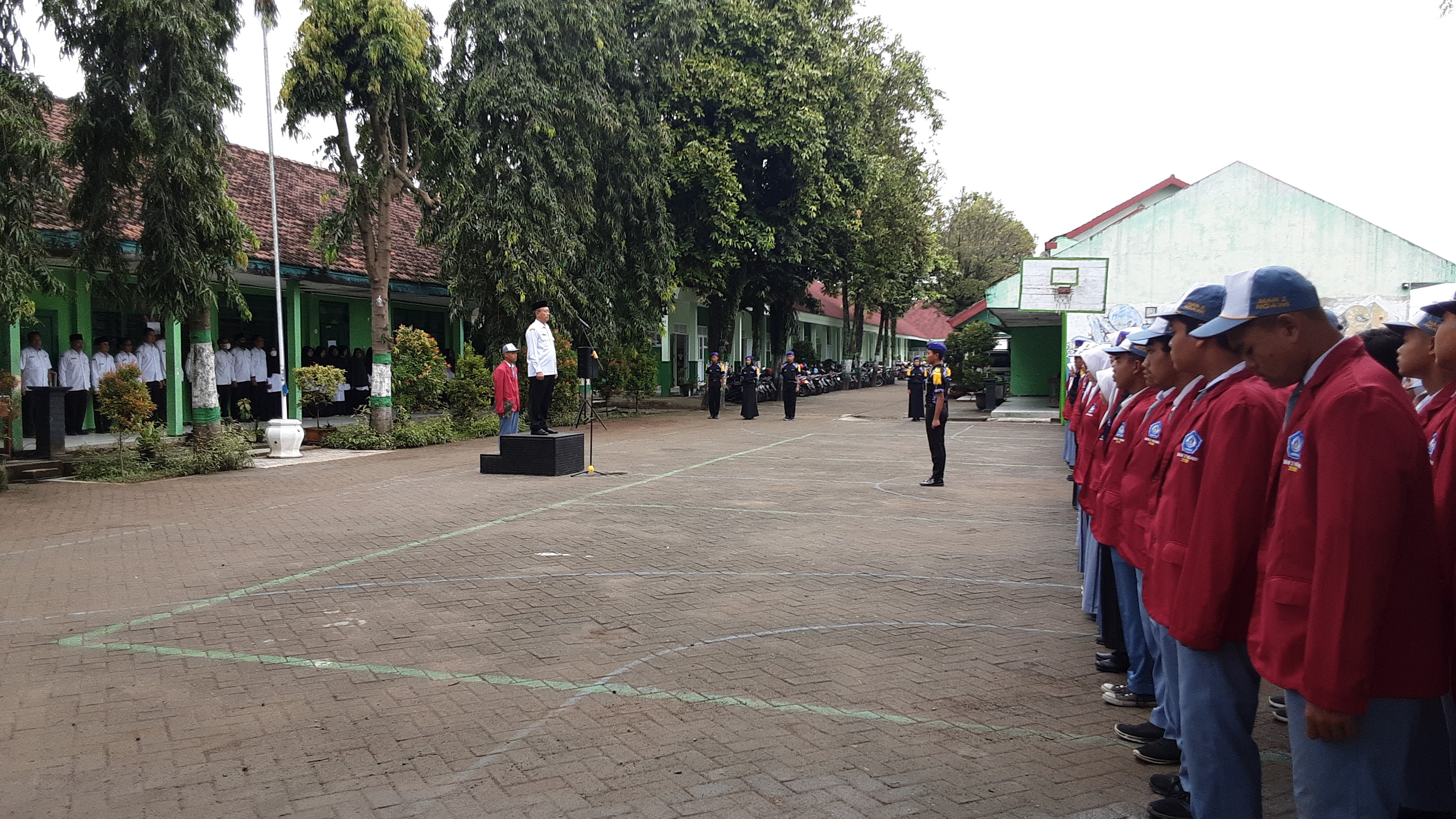 Kepala Kankemenag Sebagai Pembina Upacara Di MAN 2 Ngawi