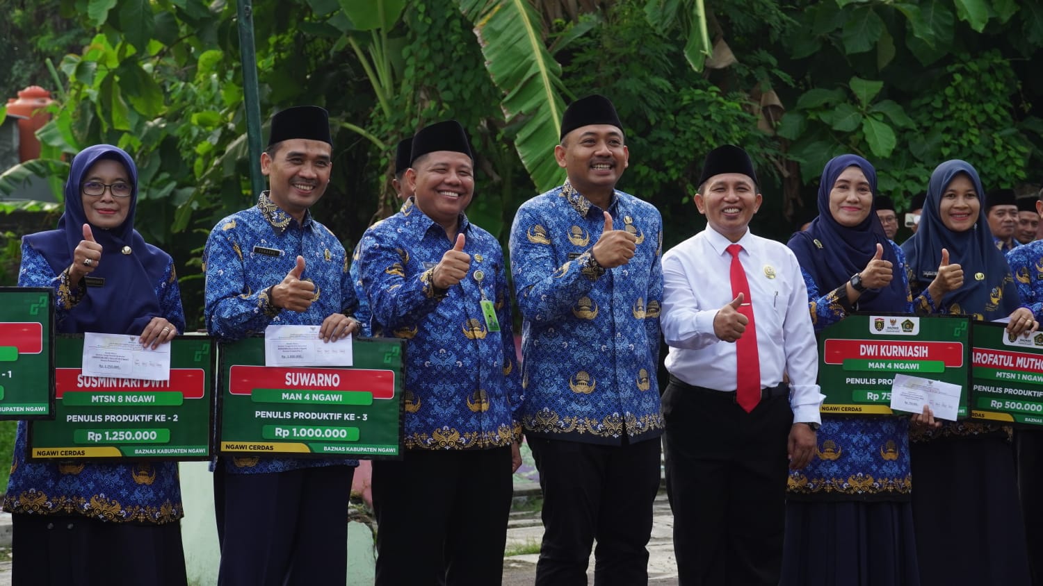 Upacara Hari Guru Nasional Dan Penghargaan Guru Madrasah Berprestasi 2024