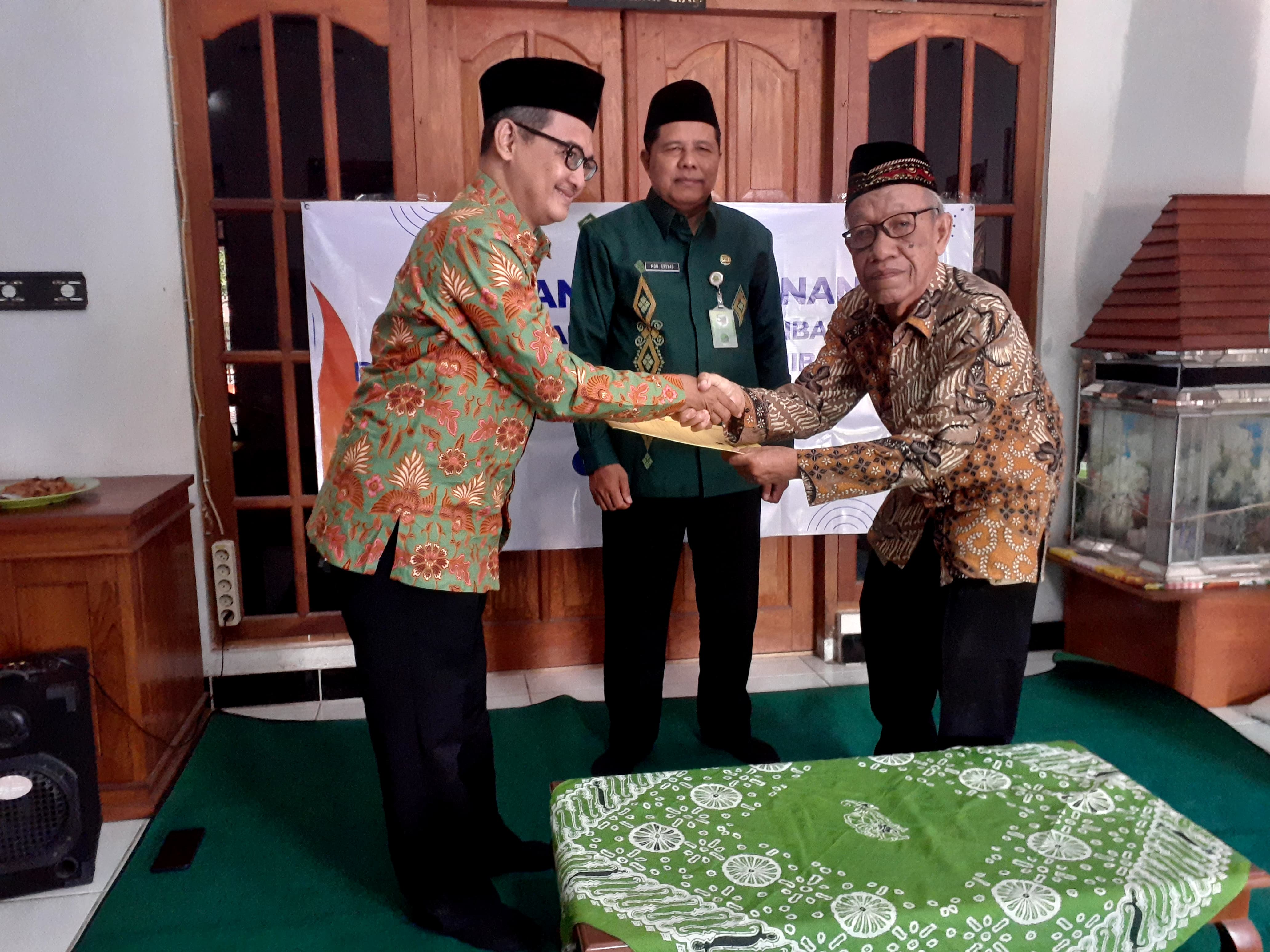 Penandatanganan Naskah Perjanjian Hibah Berita Acara Serah Terima Tanah MTSN 11 Ngawi 
