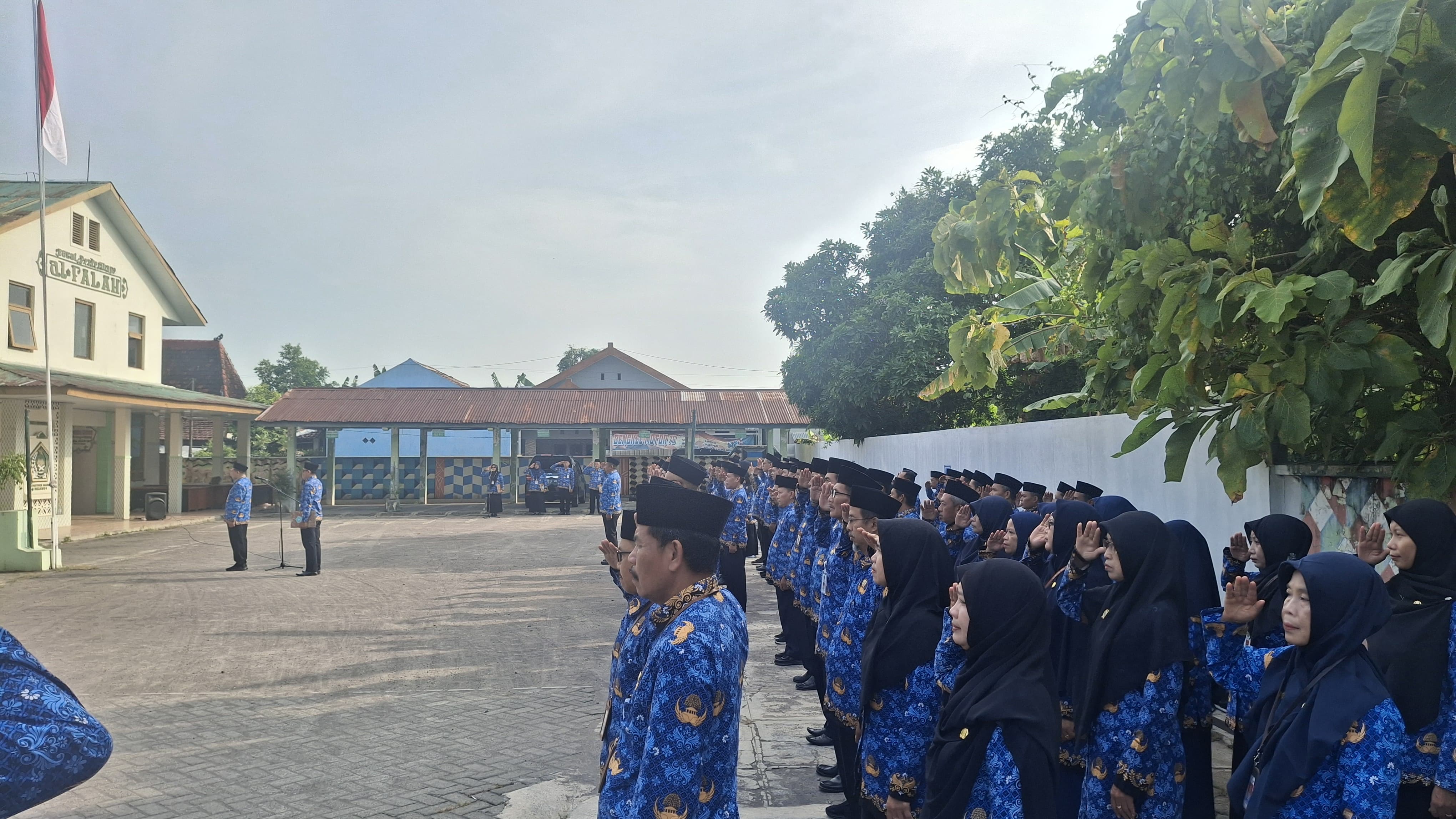 Apel Hormat Bendera: Kakankemenag Ngawi Ajak ASN untuk Menjadi Teladan Masyarakat