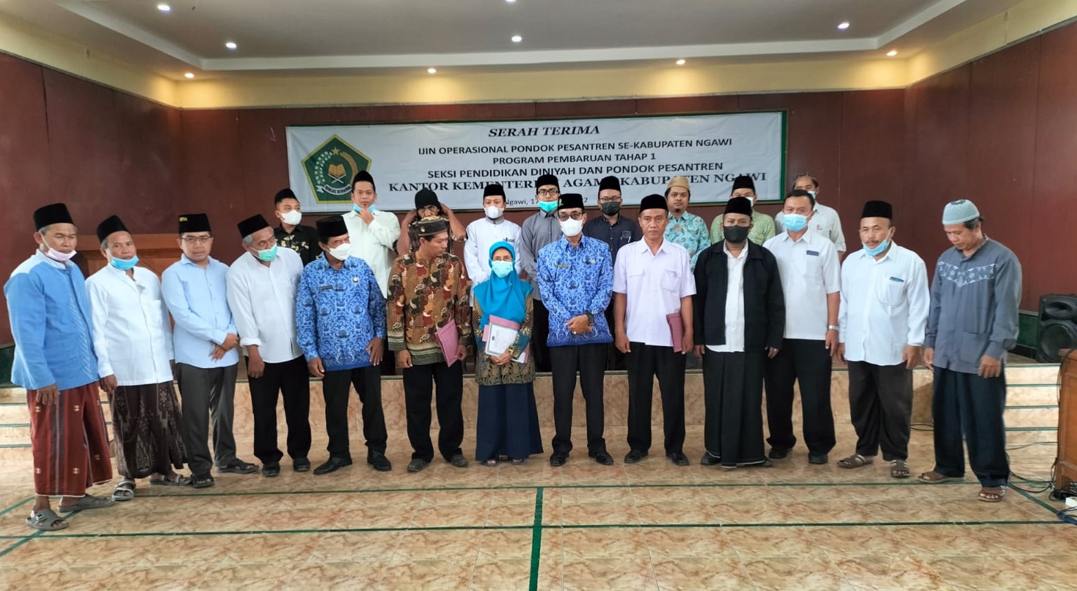Kakankemenag Ngawi Serahkan Ijin Operasional Pondok Pesantren