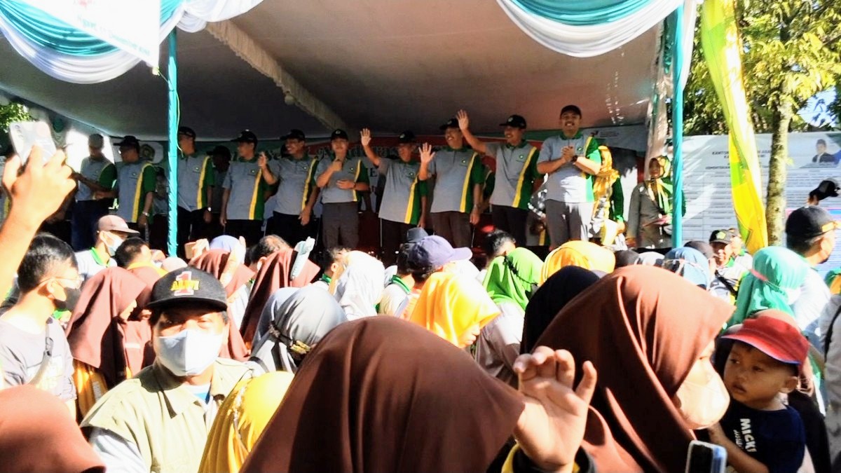 Jalan Sehat Moderasi Beragama HAB Kementerian Agama R.I ke 77 Di Kemenag Ngawi